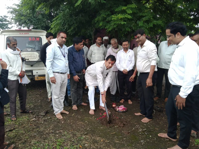 शिक्षा संजीवनी अभियान के तहत जिलेभर में शासकीय स्कूलों के उन्नयन कार्यों का शुभारंभ एवं भूमि पूजन