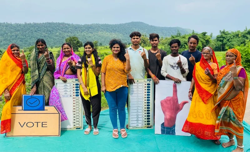 मतदाता जागरुकता के लिए राज्य निर्वाचन आयोग ने जारी किया गीत, ब्रांड एंबेसडर सुश्री सारिका घारू ने अनूठे तरीके…